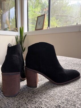 Lucky Brand "Pinkton" Block Heel Ankle Booties.